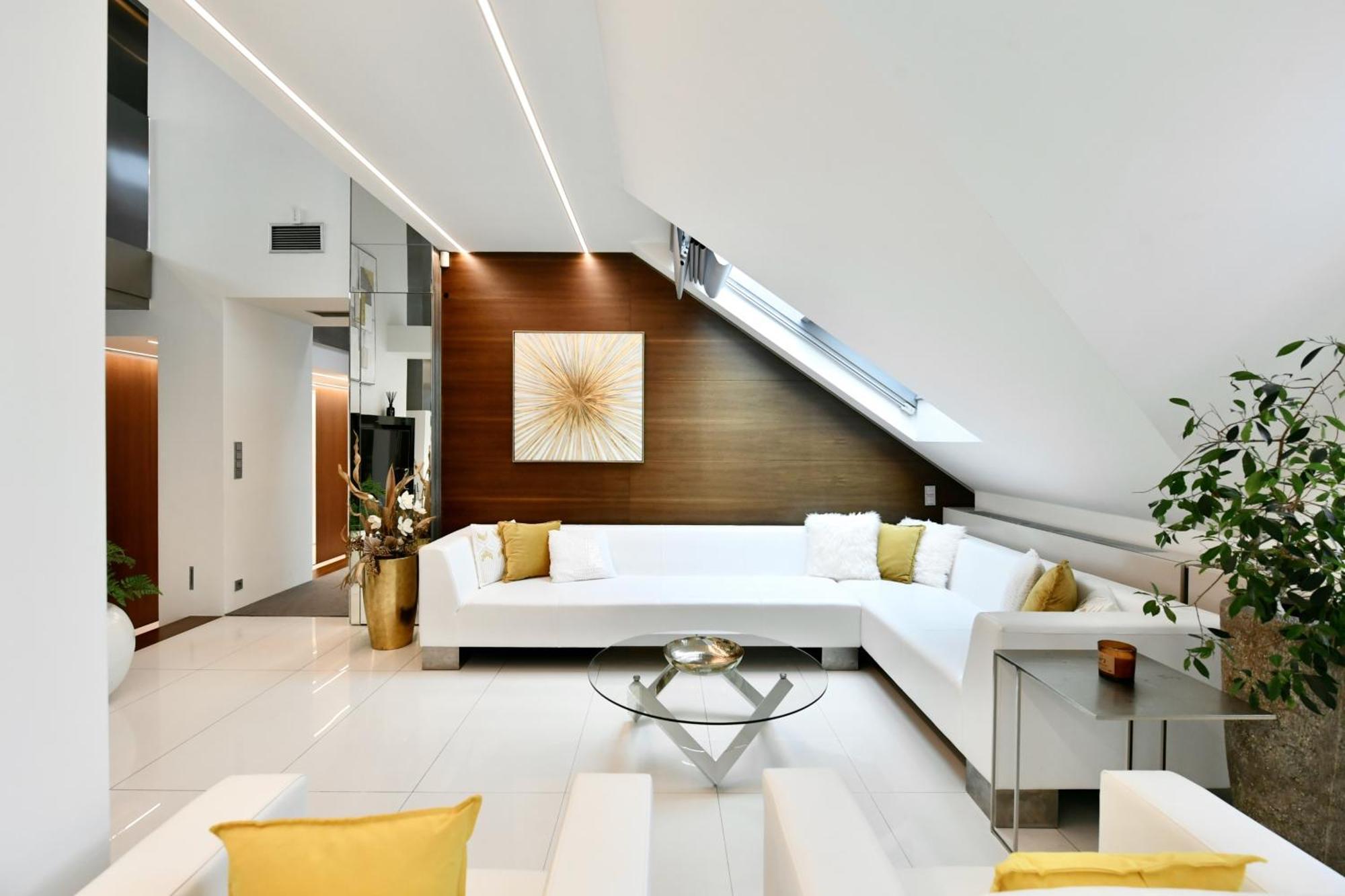 Presidential Penthouse, 303m2, Jacuzzi On Terrace, Sauna, 6bdrm, 4bthrm, Ac, Lift Praha