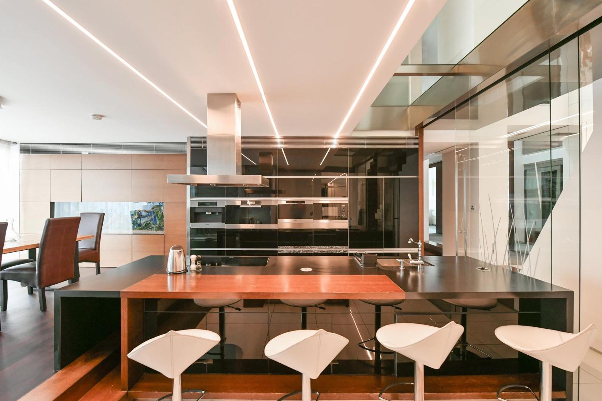 Presidential Penthouse, 303m2, Jacuzzi On Terrace, Sauna, 6bdrm, 4bthrm, Ac, Lift * Praha