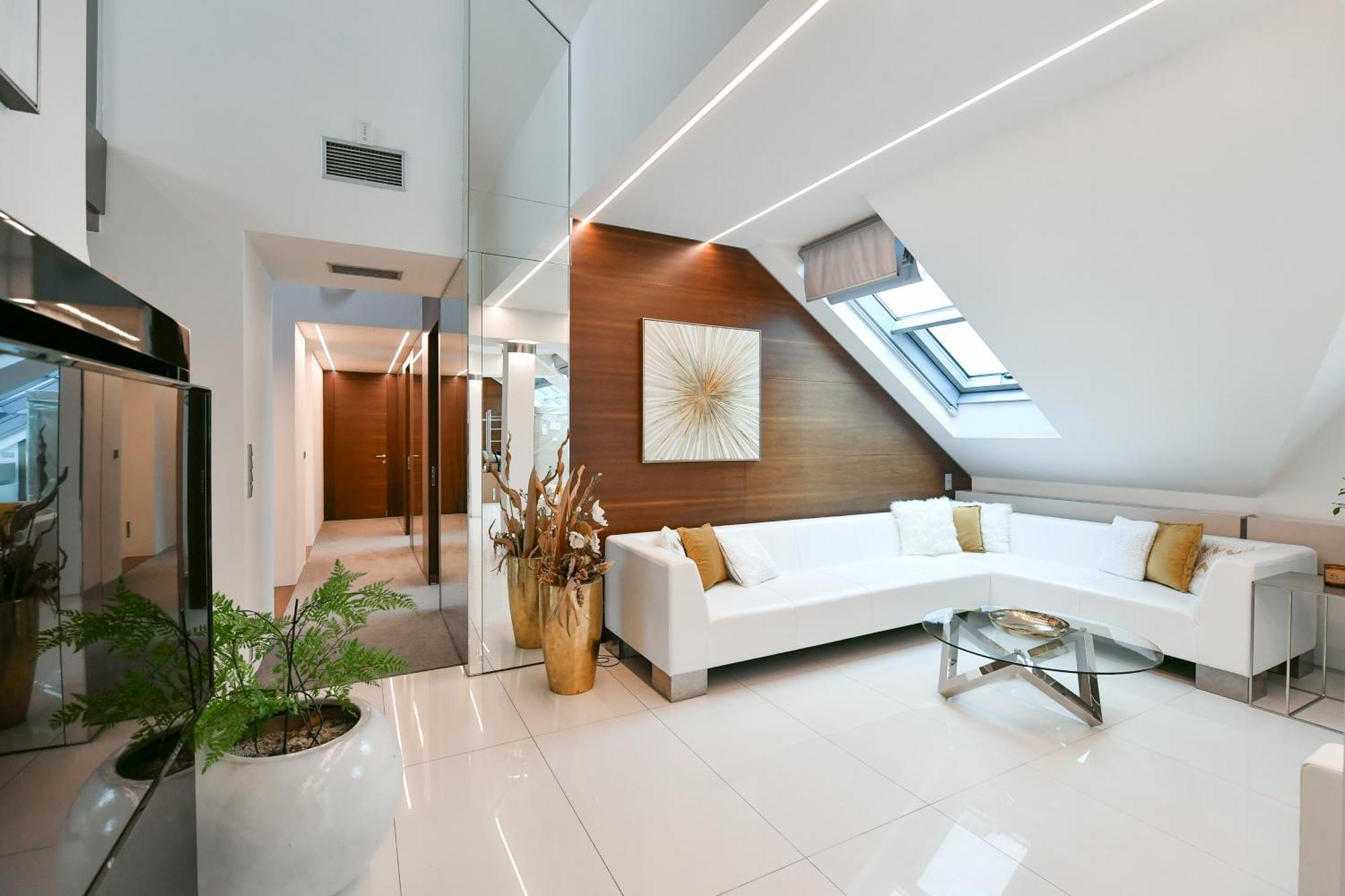 Presidential Penthouse, 303m2, Jacuzzi On Terrace, Sauna, 6bdrm, 4bthrm, Ac, Lift Apartmán